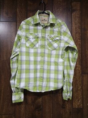 Hollister Men’s Green Plaid Button-Up Shirt Long Sleeve Snap Closure Large
